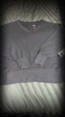 SO Oversized Waffle Knit V-Neck Top, Forged Iron Grey, Size Medium — NWT